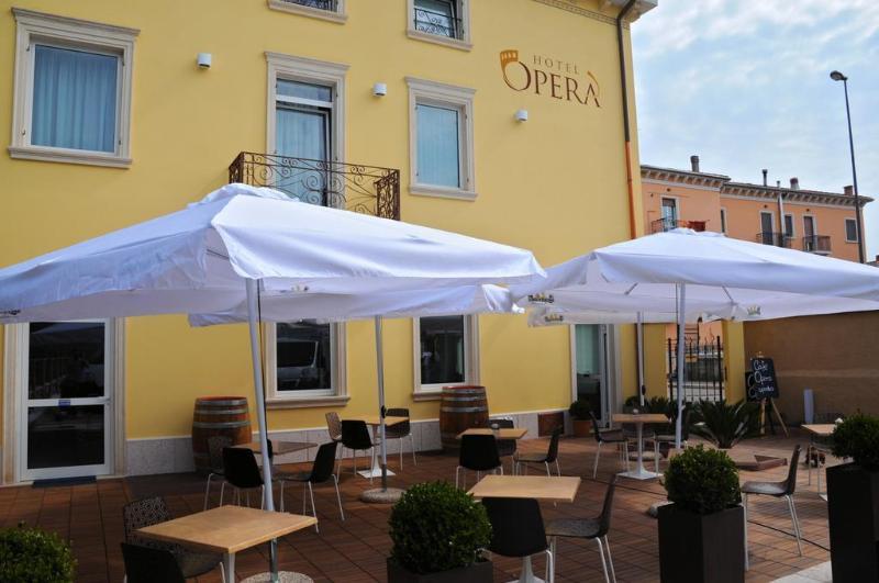 Hotel Opera Дособуоно Екстериор снимка