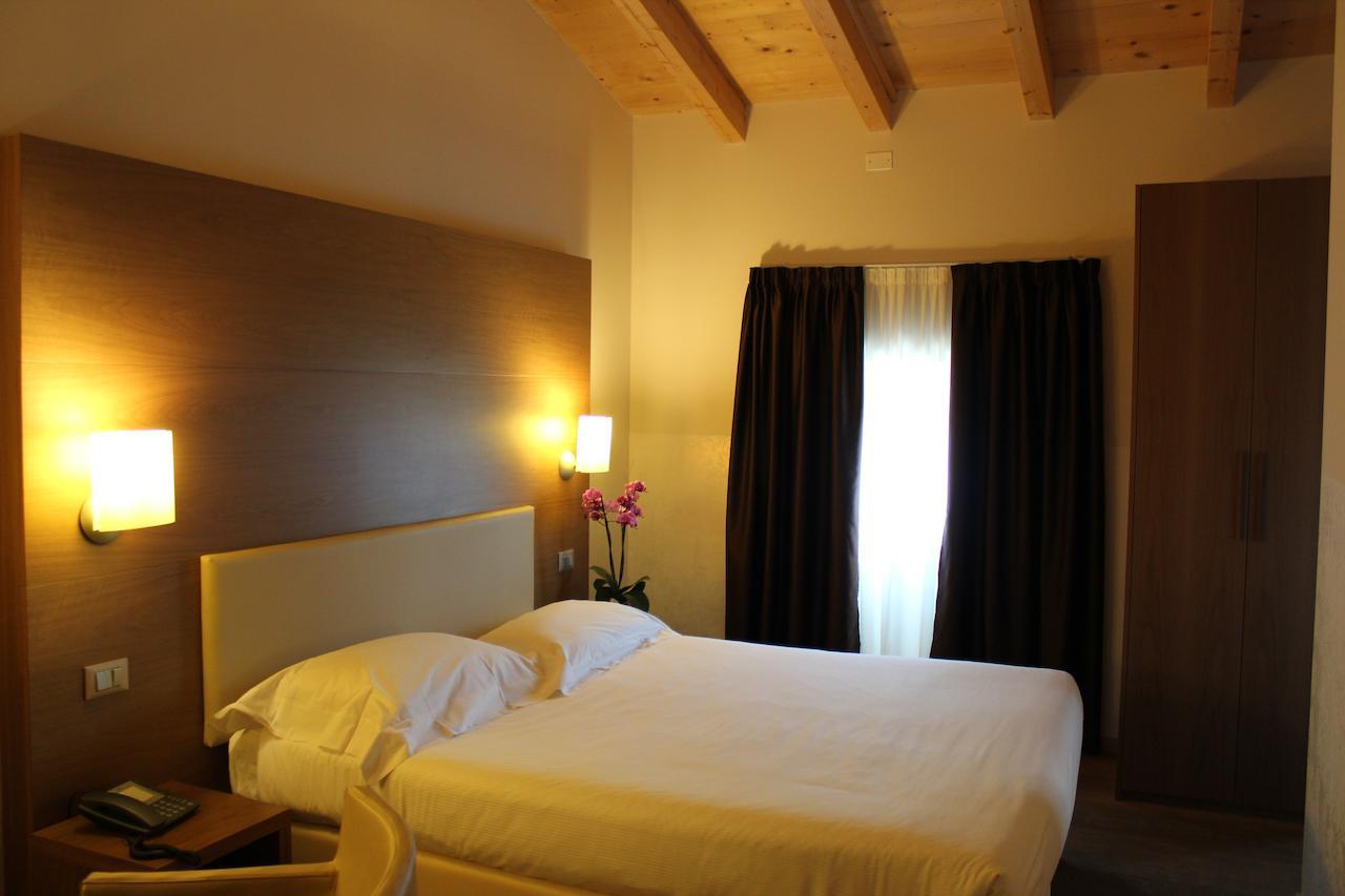 Hotel Opera Дособуоно Екстериор снимка
