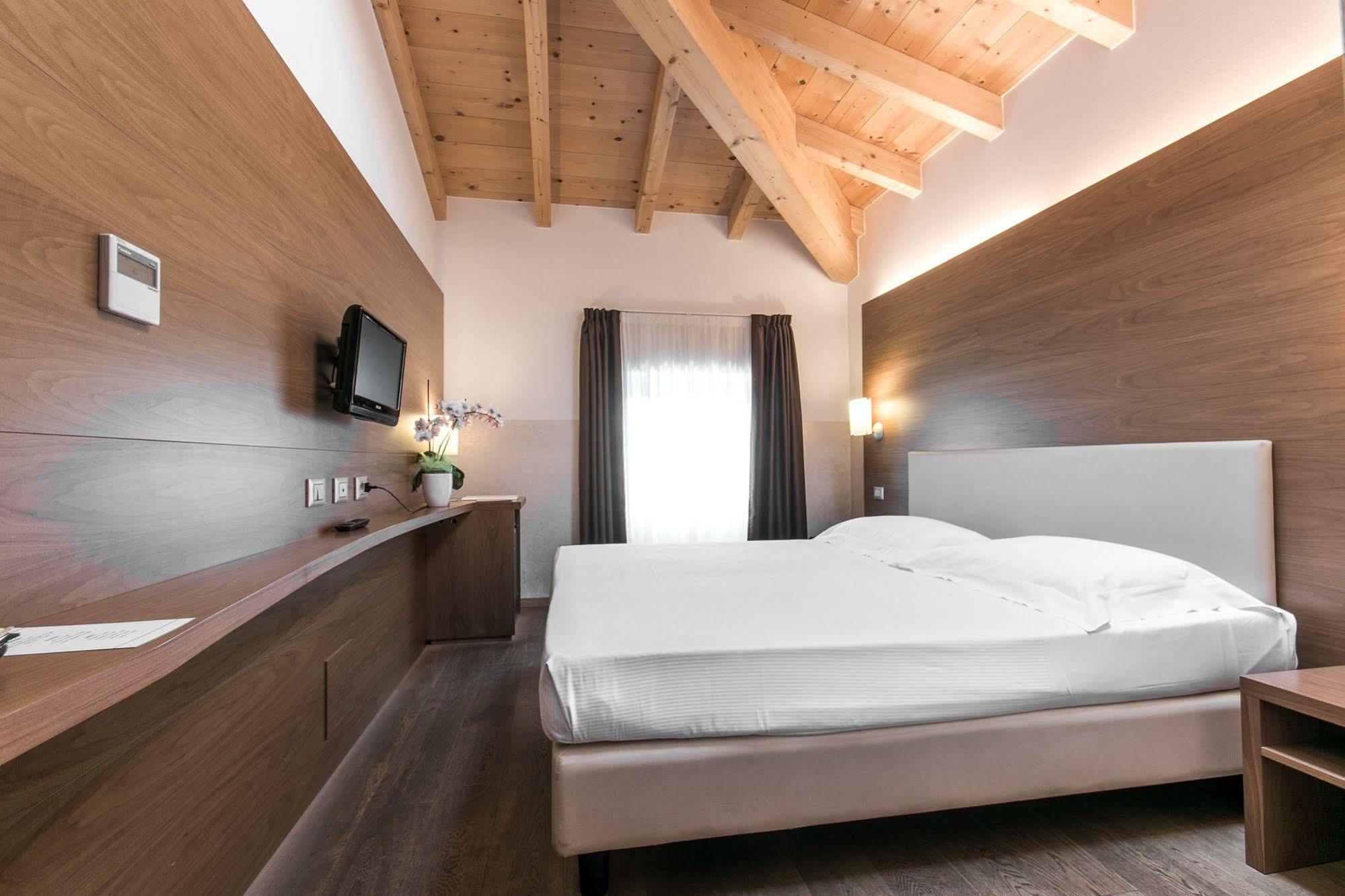 Hotel Opera Дособуоно Екстериор снимка